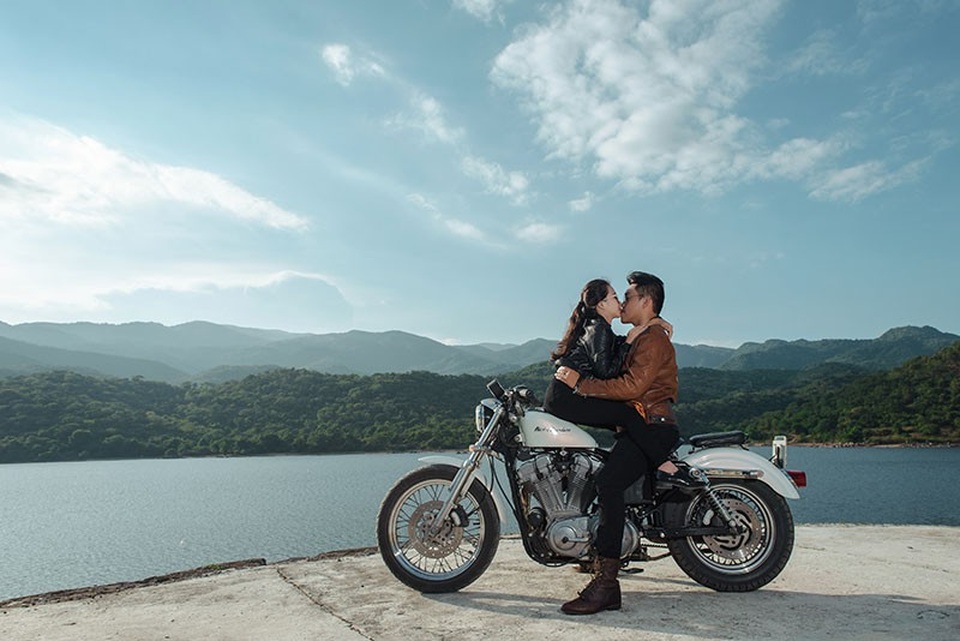 Cặp đôi yêu nhau 6 năm, từng nghĩ hôn nhau là... có em bé - 8 Tình yêu của cặp đôi may mắn nhận được sự ủng hộ, chúc phúc từ phía người thân, bạn bè hai bên.