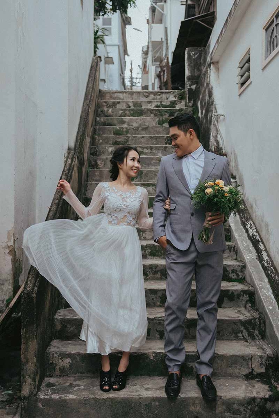 Cặp đôi yêu nhau 6 năm, từng nghĩ hôn nhau là... có em bé - 7 Một điều đặc biệt nữa là trong khi Anh Kiệt cao 1m78, nặng 80 kg thì cô nàng Thuỳ Dương có phần nhỏ bé chỉ cao 1m52 và nặng chưa đến 40 kg. Bởi thế mỗi lần bên nhau cô luôn cảm thấy an toàn và bình yên trong sự chở che từ người cô thương.
