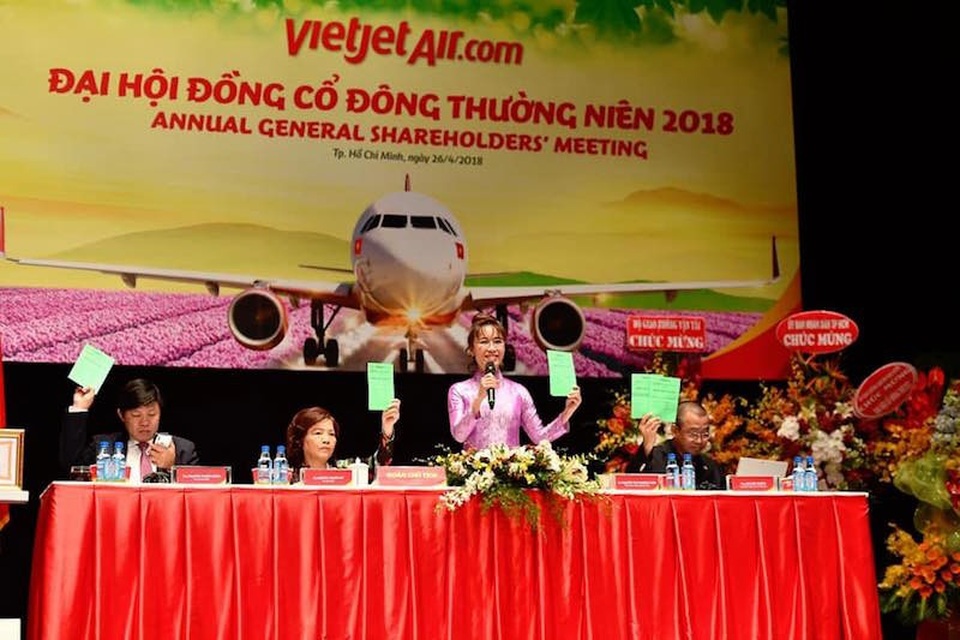 Nhân viên Vietjet đến từ 40 quốc gia, đóng ngân sách 1,4 tỷ đồng/người - 1
Công ty cổ phần Hàng không Vietjet (mã VJC – HOSE) đã tiến hành Đại hội đồng cổ đông thường niên năm 2018.