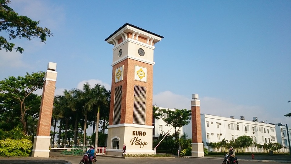 “Bộ Công an đang điều tra vấn đề Giám đốc công an Đà Nẵng” - 2 Tài khoản tên Dương Hằng Nga trên mạng xã hội facebook đăng tin Đại tá Lê Văn Tam - GĐ Công an TP Đà Nẵng có biệt thự trị giá 100 tỷ ở khu Euro Village, do Vũ nhôm tặng. Trả lời báo chí, ông Tam nói nhà của ông ở đó không phải của Vũ nhôm tặng