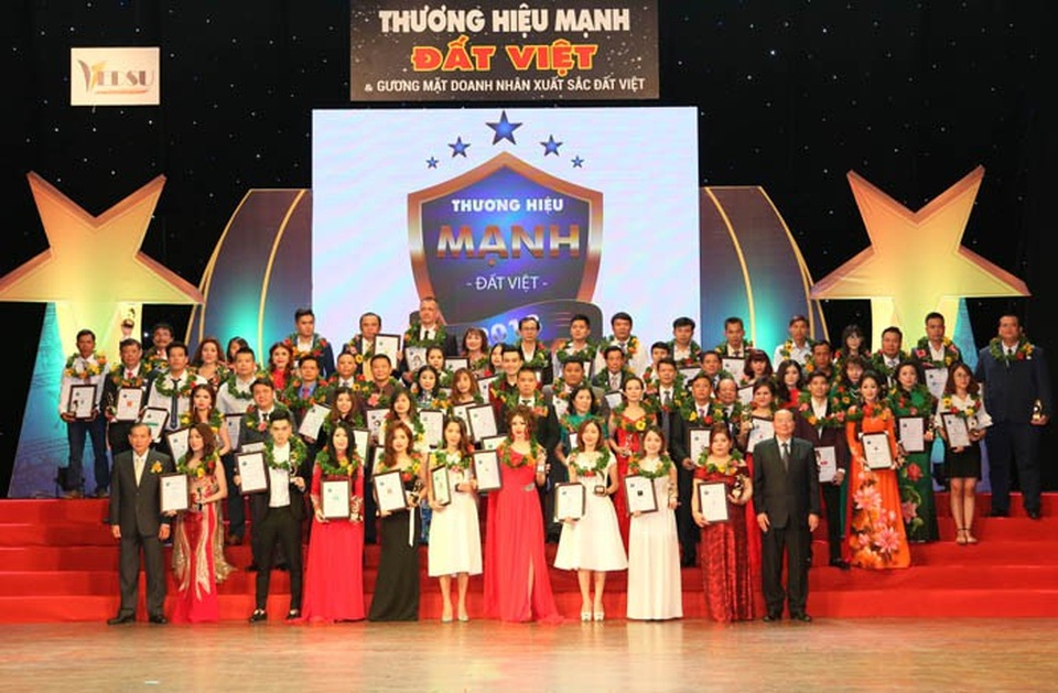 Hải Phát Invest đạt top 10 thương hiệu mạnh Đất Việt 2018 - 2
Giải thưởng quy tụ các doanh nghiệp uy tín khắp nơi trên cả nước