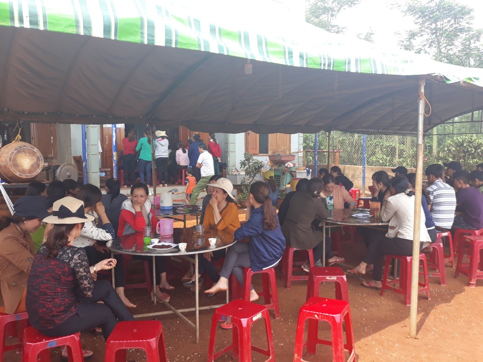 
Gia đình đang tổ chức tang lễ cho hai cháu đuối nước
