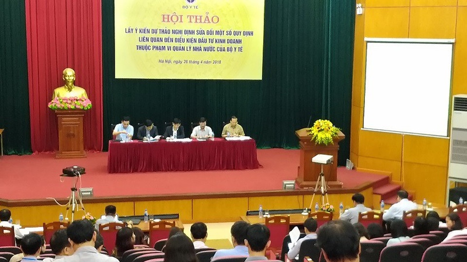 Bộ Y tế dự kiến cắt giảm 1.151 điều kiện đầu tư kinh doanh - 2
Đại diện Ban soạn thảo giải đáp các ý kiến thắc mắc của các đại biểu tham gia.