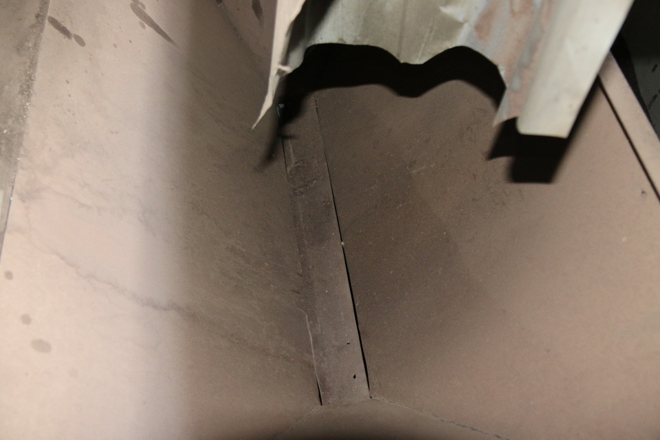 Dụng cụ trộn, nghiền tạp chất cà phê tại cơ sở bà Loan