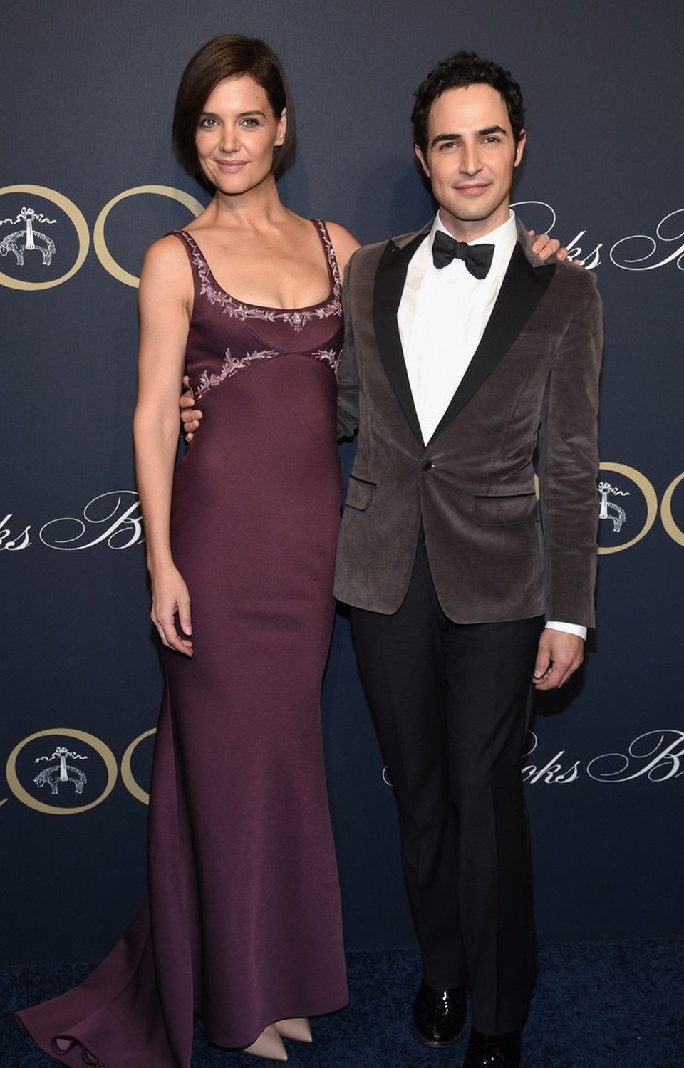 
Katie Holmes cũng tích cực làm việc để nuôi dạy cô con gái Suri. Có thông tin cho rằng, suốt 6 năm qua, Tom Cruise không còn quan tâm tới con gái và bỏ mặc việc chăm sóc, dạy dỗ con cho Katie Holmes.
