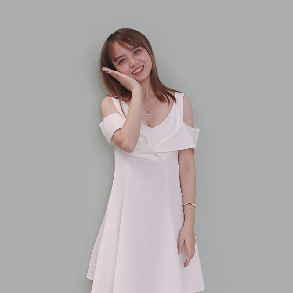 9x xinh xắn với ý tưởng áo đồng phục in hình sách giáo khoa mới lạ - 4 Một số hình ảnh đời thường của cô bạn Khánh Ly