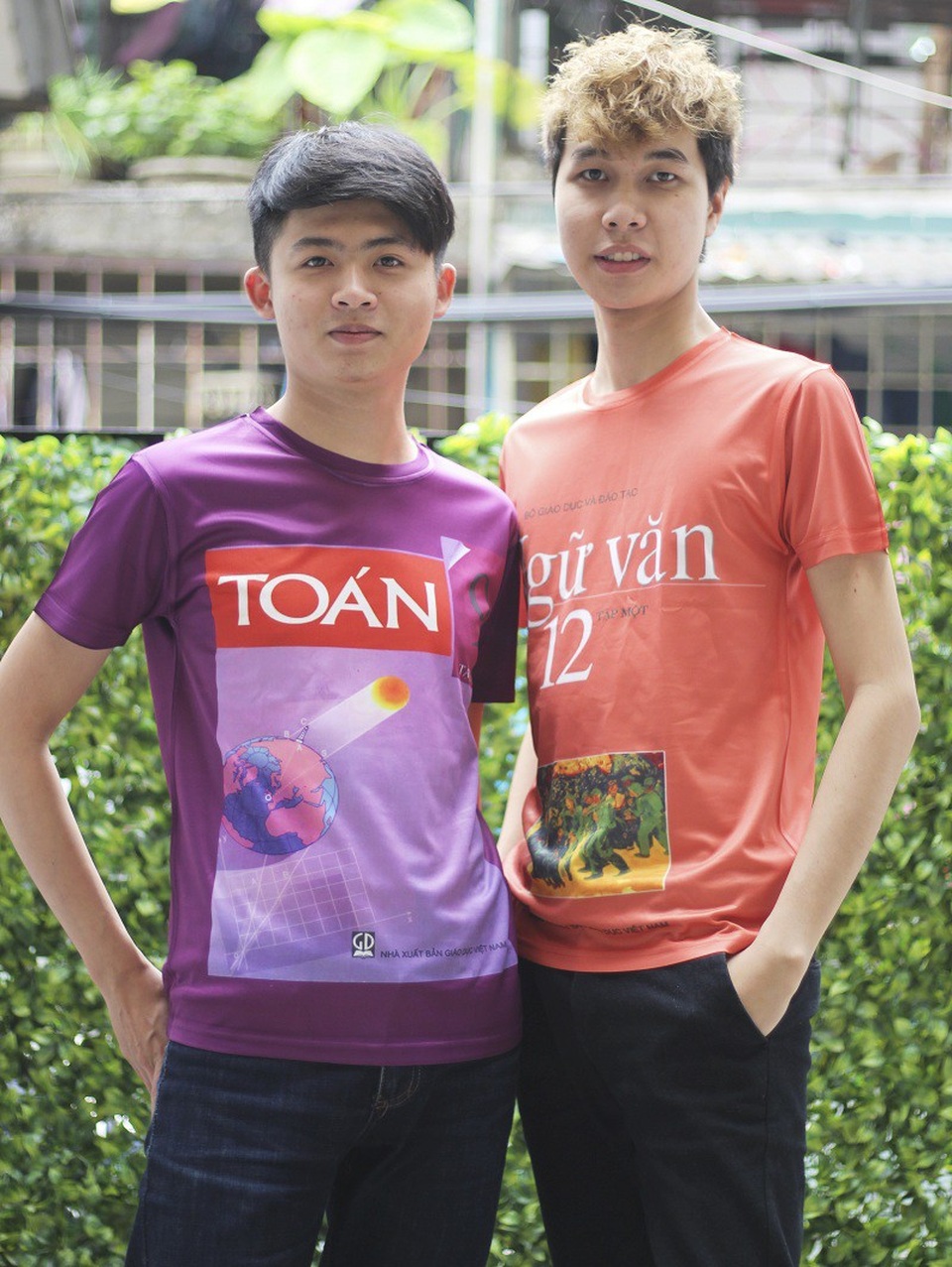 9x xinh xắn với ý tưởng áo đồng phục in hình sách giáo khoa mới lạ - 2 Một số mẫu áo đồng phục bìa sách do Khánh Ly lên ý tưởng thiết kế