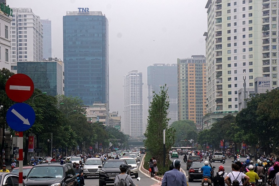 Hình ảnh cao ốc dày đặc bên những tuyến đường ùn tắc ở Hà Nội - 7
Các tòa nhà trên đường Nguyễn Chí Thanh.