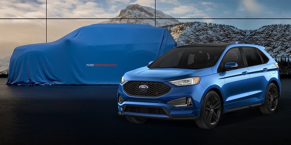 Ford hé lộ kiểu dáng Explorer thế hệ mới - 2
Hình ảnh chiếc Explorer thế hệ mới trùm kín vải được dùng làm hình nền trong buổi họp báo của Ford tại Triển lãm ô tô Bắc Kinh 2018