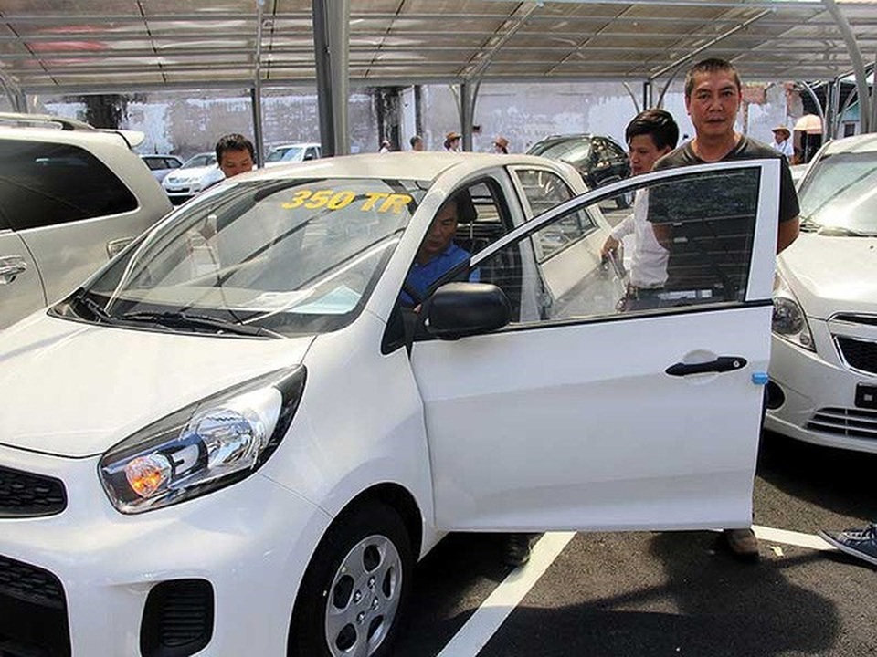 Miễn 2 sắc thuế ô tô: Ai hưởng lợi? - 1 Miễn 2 sắc thuế ô tô: Ai hưởng lợi? - 1