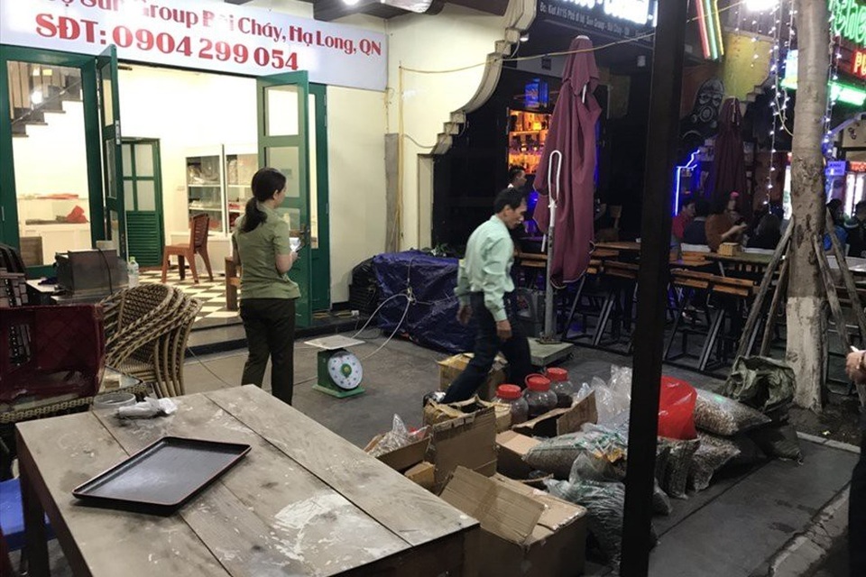 "Giải cứu" khách Trung Quốc bị chém 70 triệu cho 1,9 kg tam thất - 1
Cửa hàng nơi xảy ra vụ 70 triệu đồng cho 1,9kg tam thất.