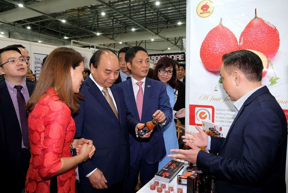 Thủ tướng thăm gian hàng Việt Nam tại Hội chợ FHA 2018 - 2 Thủ tướng thăm gian hàng Việt Nam tại Hội chợ FHA 2018 - 2