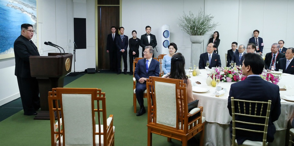Ông Kim Jong-un trở về Triều Tiên sau hội nghị thượng đỉnh lịch sử - 3
Nhà lãnh đạo Triều Tiên Kim Jong-un cũng có bài phát biểu tại sự kiện.