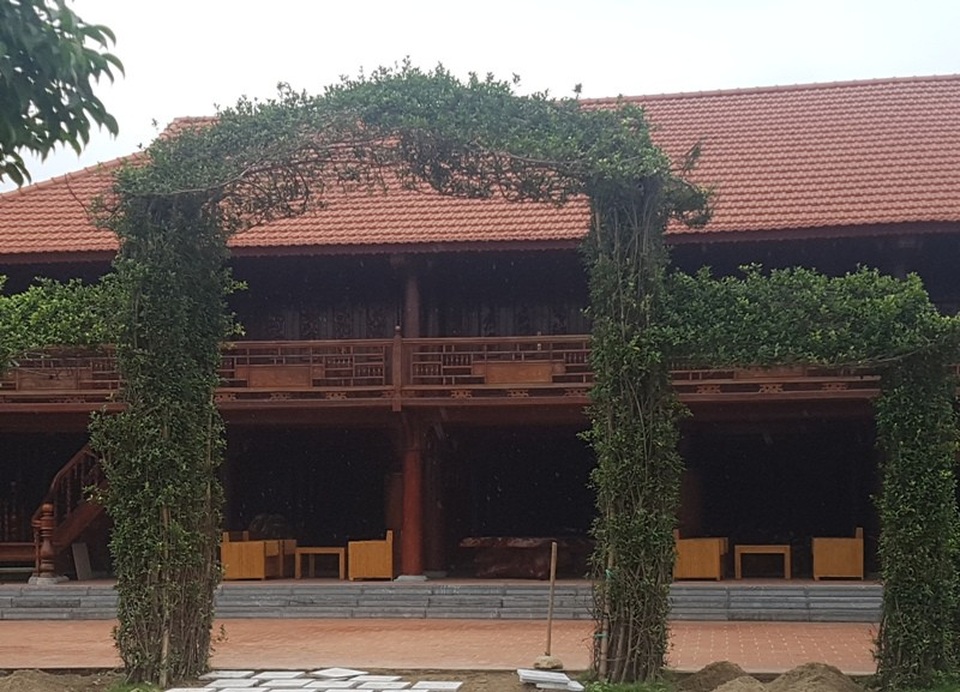 Yêu cầu rà soát trang trại của em trai Bí thư thành phố Thanh Hóa - 2
Nhà sàn trong khu trang trại cá - lúa