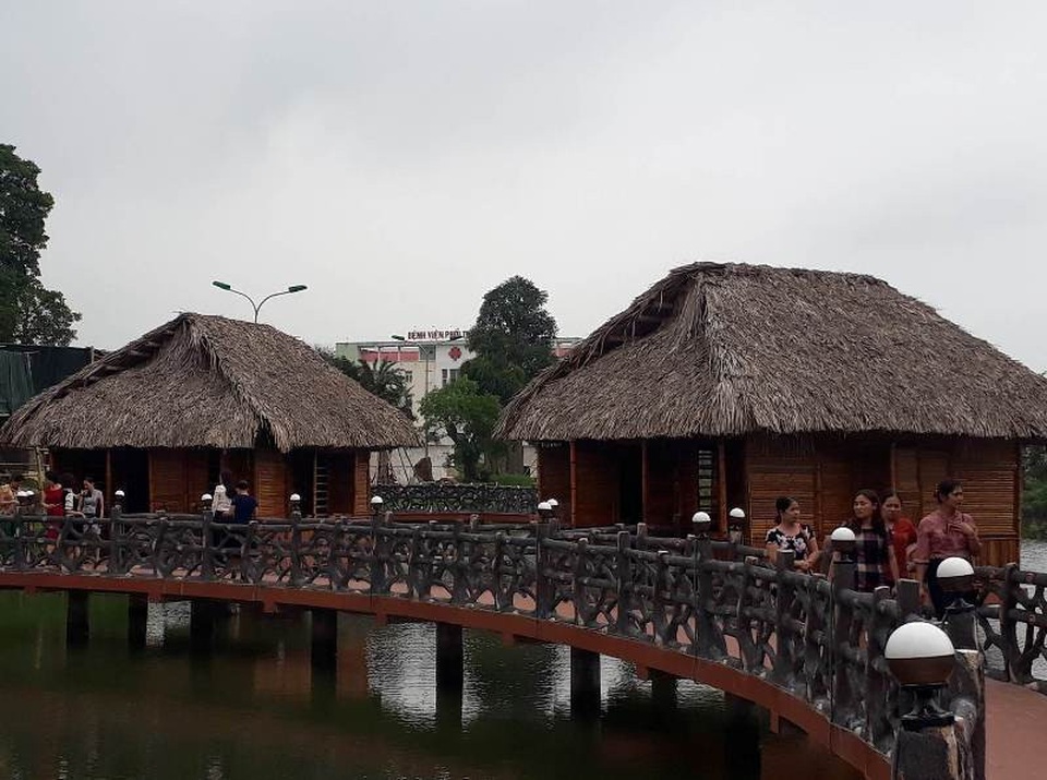 Chiêm ngưỡng làng ẩm thực “độc nhất vô nhị” ở xứ Thanh - 12
Mỗi ngày, nơi đây thu hút khá đông thực khách đến ăn uống, tham quan, giải trí.