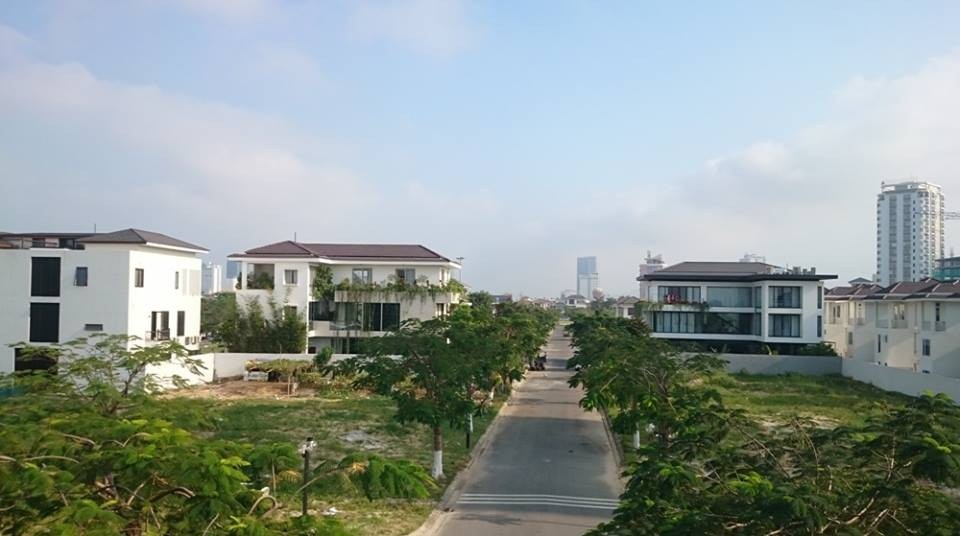 Vụ nhà của Giám đốc Công an Đà Nẵng: "Mới giải trình, chưa điều tra" - 1
Trước đó một tài khoản Facebook đưa tin Đại tá Lê Văn Tam - Giám đốc Công an TP Đà Nẵng - có biệt thự trị giá 100 tỷ ở khu Euro Village, do Vũ nhôm tặng.