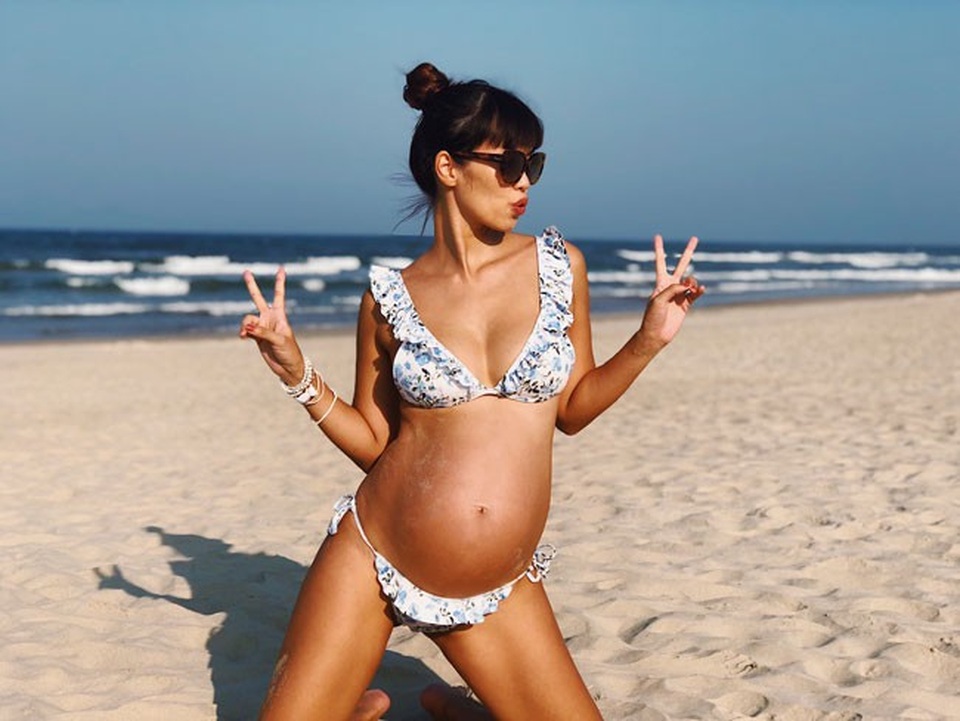 Sắp lâm bồn, siêu mẫu Hà Anh vẫn khoe ảnh bikini bốc lửa - 4 Sắp lâm bồn, siêu mẫu Hà Anh vẫn khoe ảnh bikini bốc lửa - 4