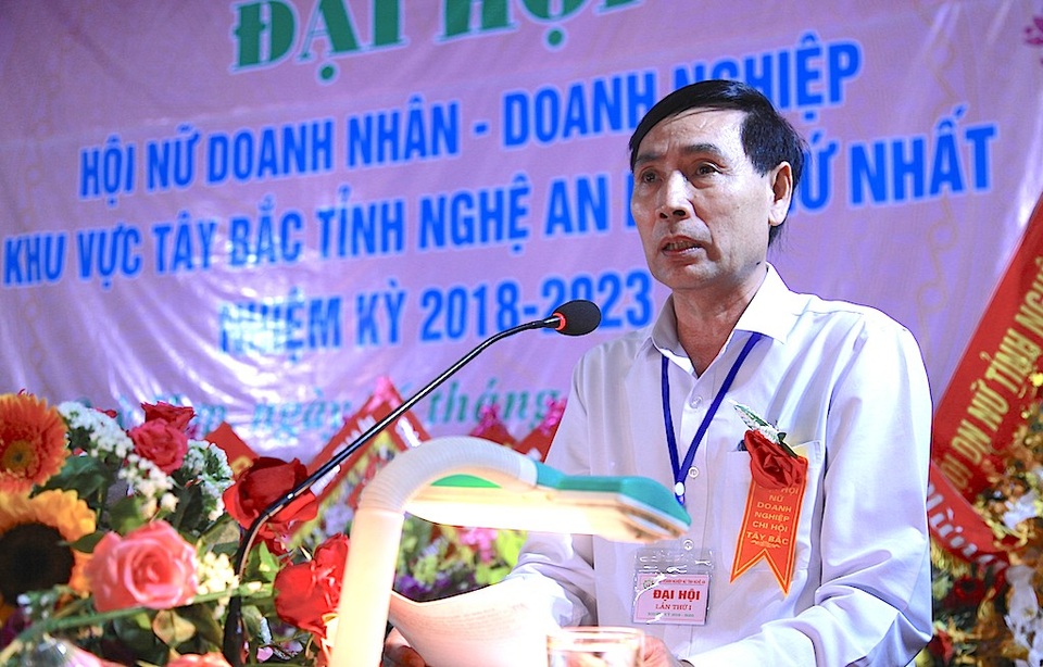 Phụ nữ Tây Bắc Nghệ An quyết tâm vượt khó xây dựng kinh tế vững mạnh - 2 Ông Nguyễn Đình Tùng - Chủ tịch UBND huyện Quỳ Hợp chia sẻ: “Hội nữ doanh nhân - doanh nghiệp khu vực Tây Bắc được thành lập thể hiện sự lớn mạnh của lực lượng chị em phụ nữ của 5 huyện, của cầu nối phụ nữ của 5 huyện Tây Bắc xứ Nghệ trong quá trình phát triển kinh tế