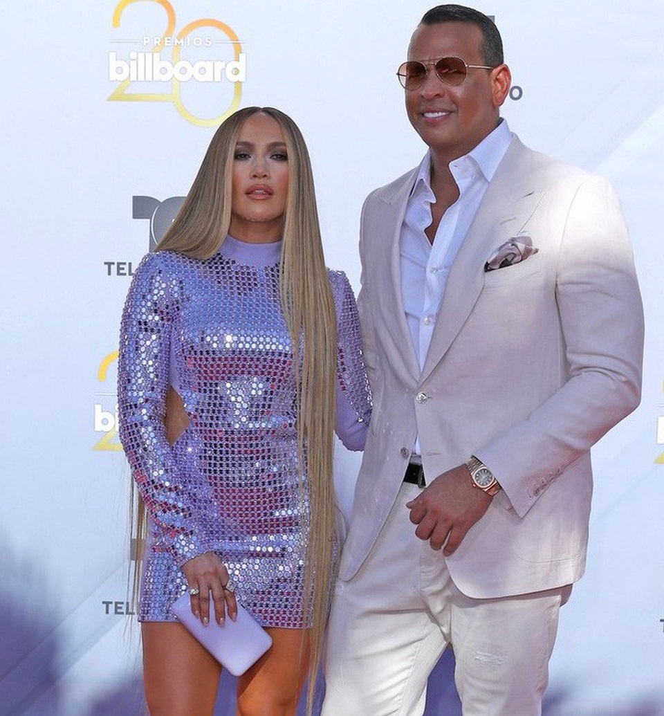 Jennifer Lopez bốc lửa sánh đôi cùng "bồ" kém tuổi - 2
Jennifer sánh đôi cùng bạn trai Alex.