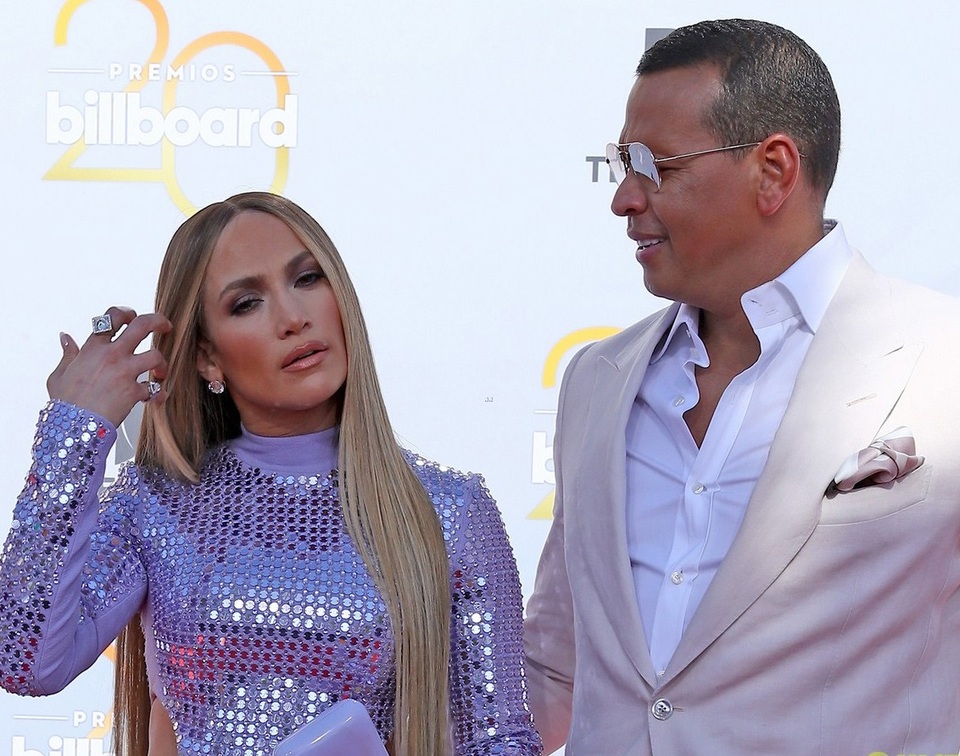 Jennifer Lopez bốc lửa sánh đôi cùng "bồ" kém tuổi - 6 Jennifer Lopez bốc lửa sánh đôi cùng "bồ" kém tuổi - 6