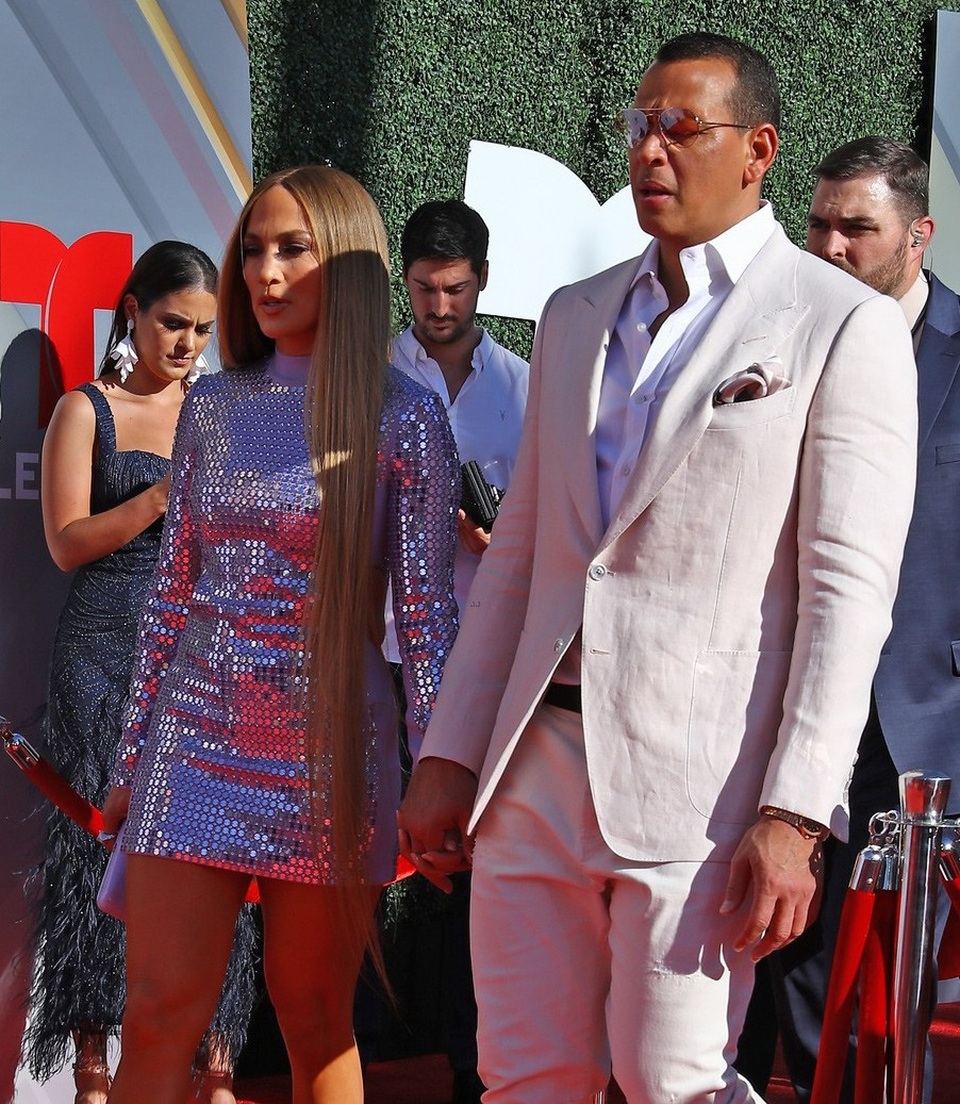 Jennifer Lopez bốc lửa sánh đôi cùng "bồ" kém tuổi - 5
Jennifer và Alex chưa có kế hoạch tổ chức đám cưới.