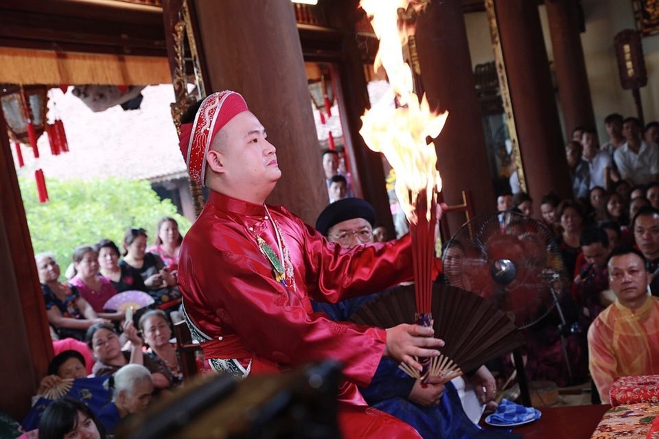 Độc đáo lễ hội bà chúa Then của người Tày, Nùng và Thái - 2 Thực hành diễn xướng hầu đồng trong lễ hội bà chúa Then.