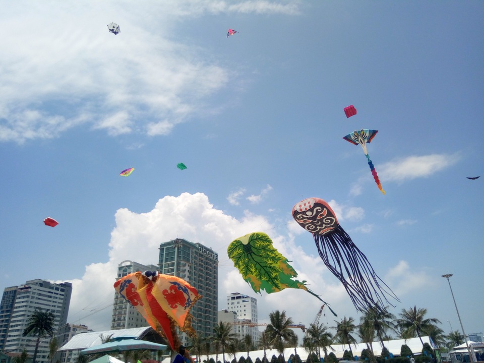 Rực rỡ sắc diều bay trên bầu trời Đà Nẵng - 2 Rực rỡ sắc diều bay trên bầu trời Đà Nẵng - 2