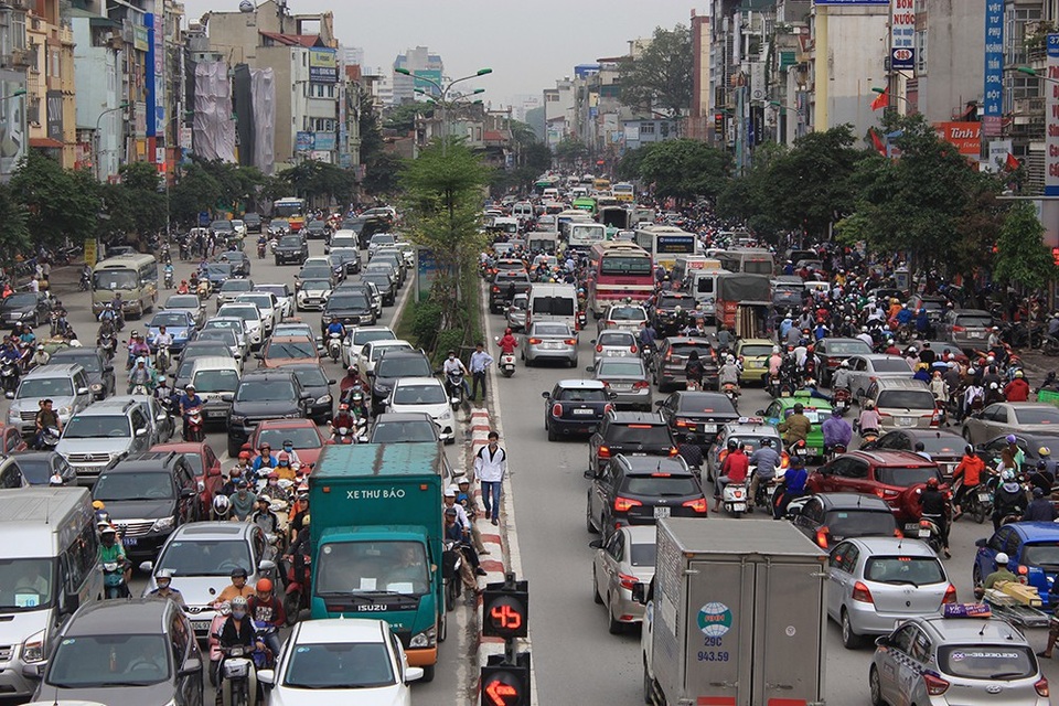 Hà Nội: Tắc kinh hoàng khi người dân đổ về quê nghỉ lễ - 1 Hà Nội: Tắc kinh hoàng khi người dân đổ về quê nghỉ lễ - 1