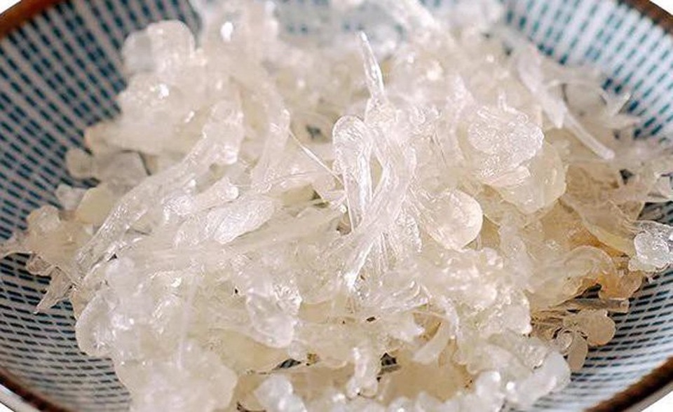 Lùng mua nhựa cây bí ẩn, đồn bổ như yến sào: 10 triệu đồng/kg - 2
Theo người bán thì nhựa cây này có nguồn gốc từ Trung Quốc và khá hiếm nên giá tương đối đắt đỏ