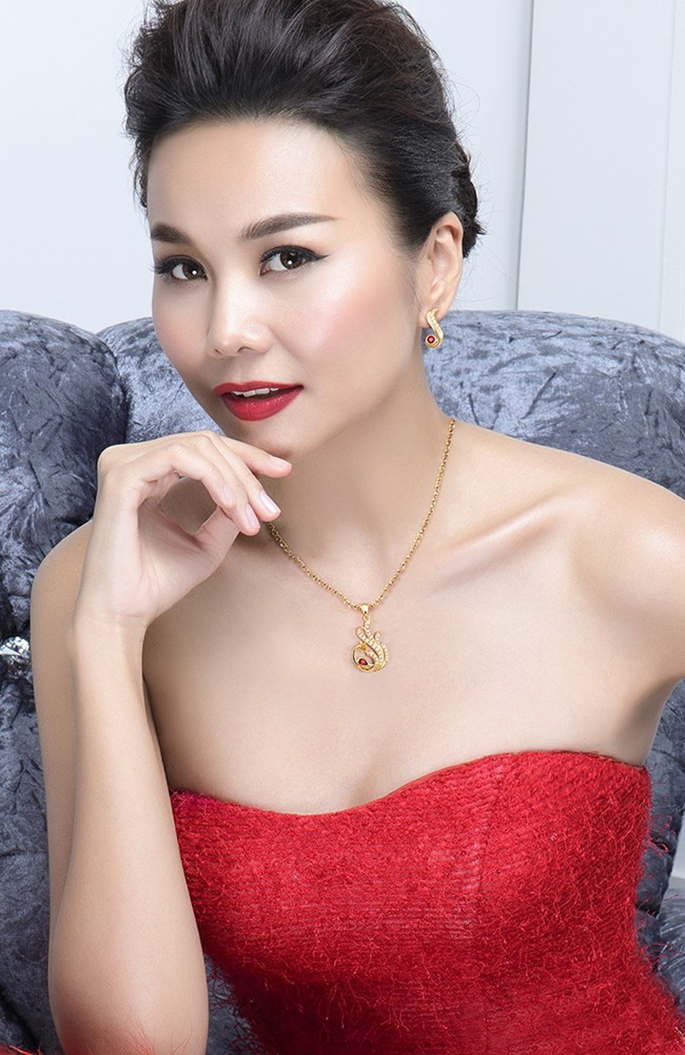 Trang sức Phượng Hoàng phiên bản giới hạn mừng sinh nhật 30 năm PNJ - 1
Sở hữu đường nét mềm mại, nữ tính, mề đay Phượng Hoàng phiên bản giới hạn là biểu tượng nổi bật của quý phái, đam mê.