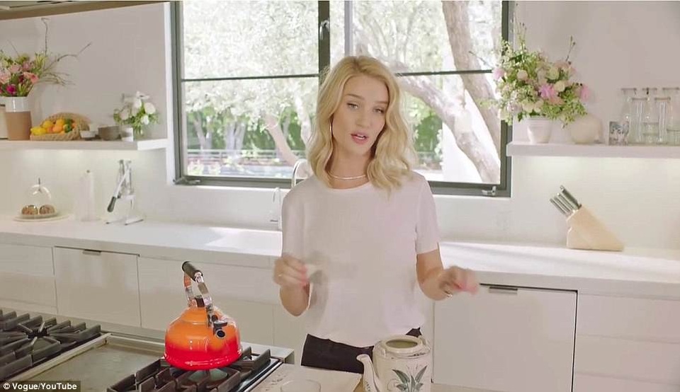 
Rosie Huntington-Whiteley là người Anh nhưng cô hiện sống tại Mỹ
