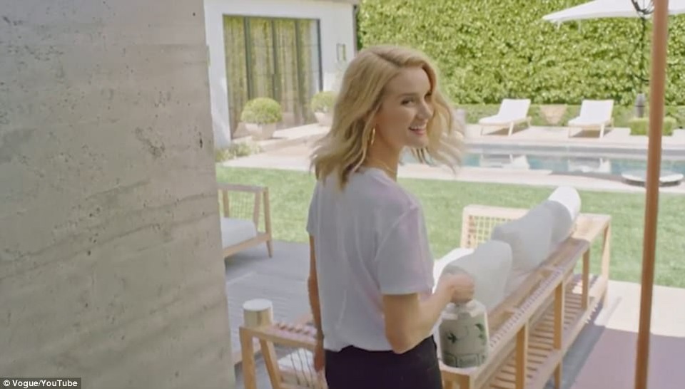 
Rosie và bạn trai Jason Statham hẹn hò từ năm 2010
