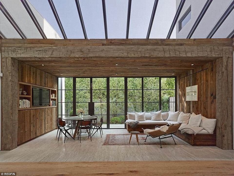 Rosie Huntington-Whiteley lần đầu khoe nhà siêu sang - 13