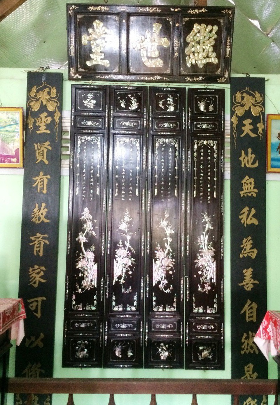 Ngỡ ngàng ngắm những đồ cổ “độc nhất vô nhị” trong ngôi nhà miền Tây - 14 Ngỡ ngàng ngắm những đồ cổ “độc nhất vô nhị” trong ngôi nhà miền Tây - 14