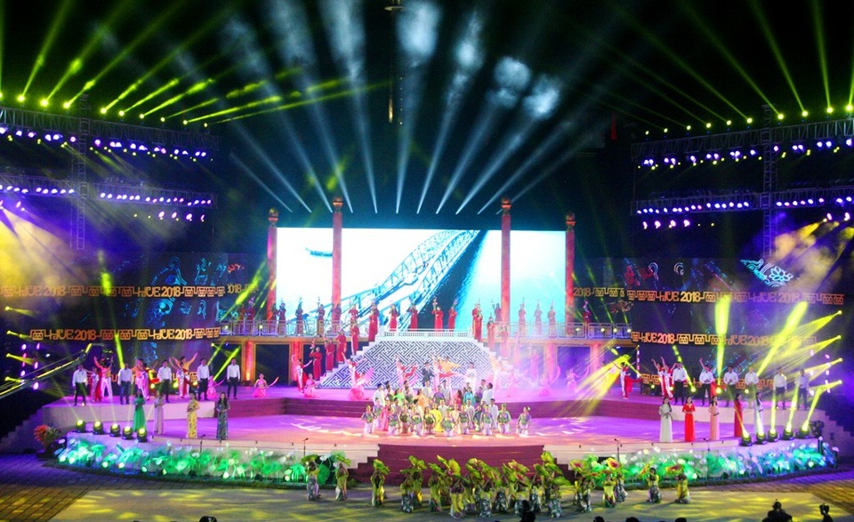 Pháo hoa rực rỡ trong đêm khai mạc Festival Huế 2018 - 27 Tiết mục cuối cùng khép lại đêm khai mạc