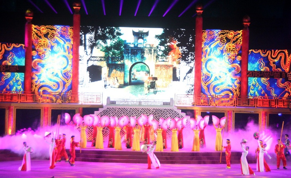 Pháo hoa rực rỡ trong đêm khai mạc Festival Huế 2018 - 11 Pháo hoa rực rỡ trong đêm khai mạc Festival Huế 2018 - 11