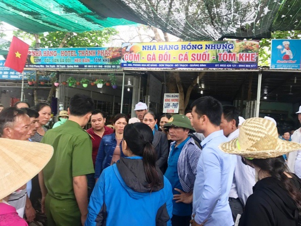Chủ tịch tỉnh Quảng Bình chỉ đạo “nóng” vụ nhà hàng “chặt chém” du khách! - 2 Nhà hàng Hồng Nhung, nơi xảy ra tình trạng chặt chém du khách (Ảnh: S.H)