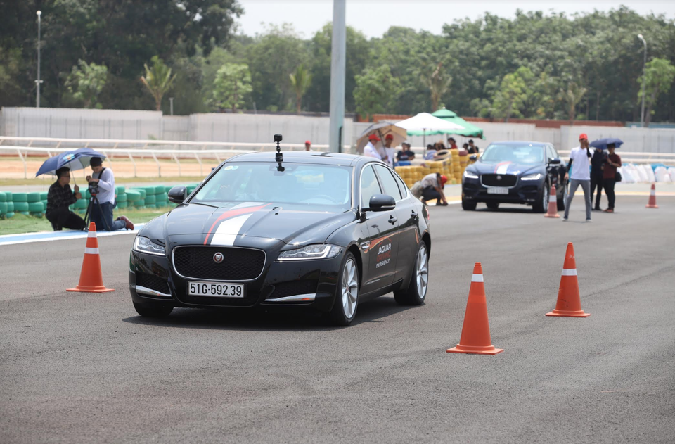 Trải nghiệm nghệ thuật của hiệu suất cùng Jaguar Driving Experience - 4
Jaguar XF là mẫu sedan bán chạy nhất của thương hiệu Jaguar trên toàn cầu cũng như tại thị trường Việt Nam tính đến đầu năm 2018.