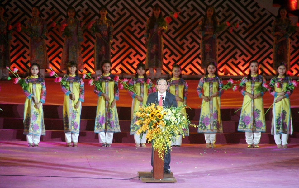 Pháo hoa rực rỡ trong đêm khai mạc Festival Huế 2018 - 2 Ông Nguyễn Văn Cao, Chủ tịch UBND tỉnh Thừa Thiên Huế phát biểu chào mừng Festival Huế lần thứ 10 - 2018