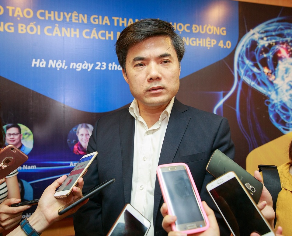 Bộ Giáo dục cảnh báo học sinh, sinh viên về “Hội thánh Đức Chúa Trời” - 1 Ông Bùi Văn Linh - Phó Vụ trưởng Vụ Giáo dục Chính trị và Công tác Học sinh, Sinh viên - Bộ GD&ĐT trả lời PV về việc cảnh báo sinh viên cẩn trọng với Hội thánh Đức Chúa Trời.