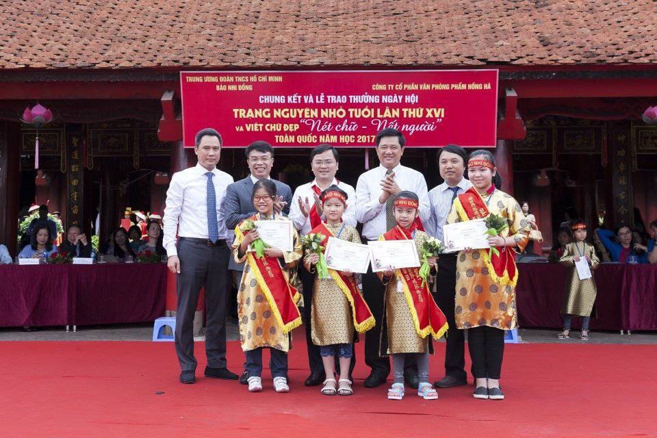 135 thí sinh đua tài “Trạng nguyên nhỏ tuổi” lần thứ 16 - 1
4 học sinh giành giải Nhất cuộc thi Nét chữ, nết người.