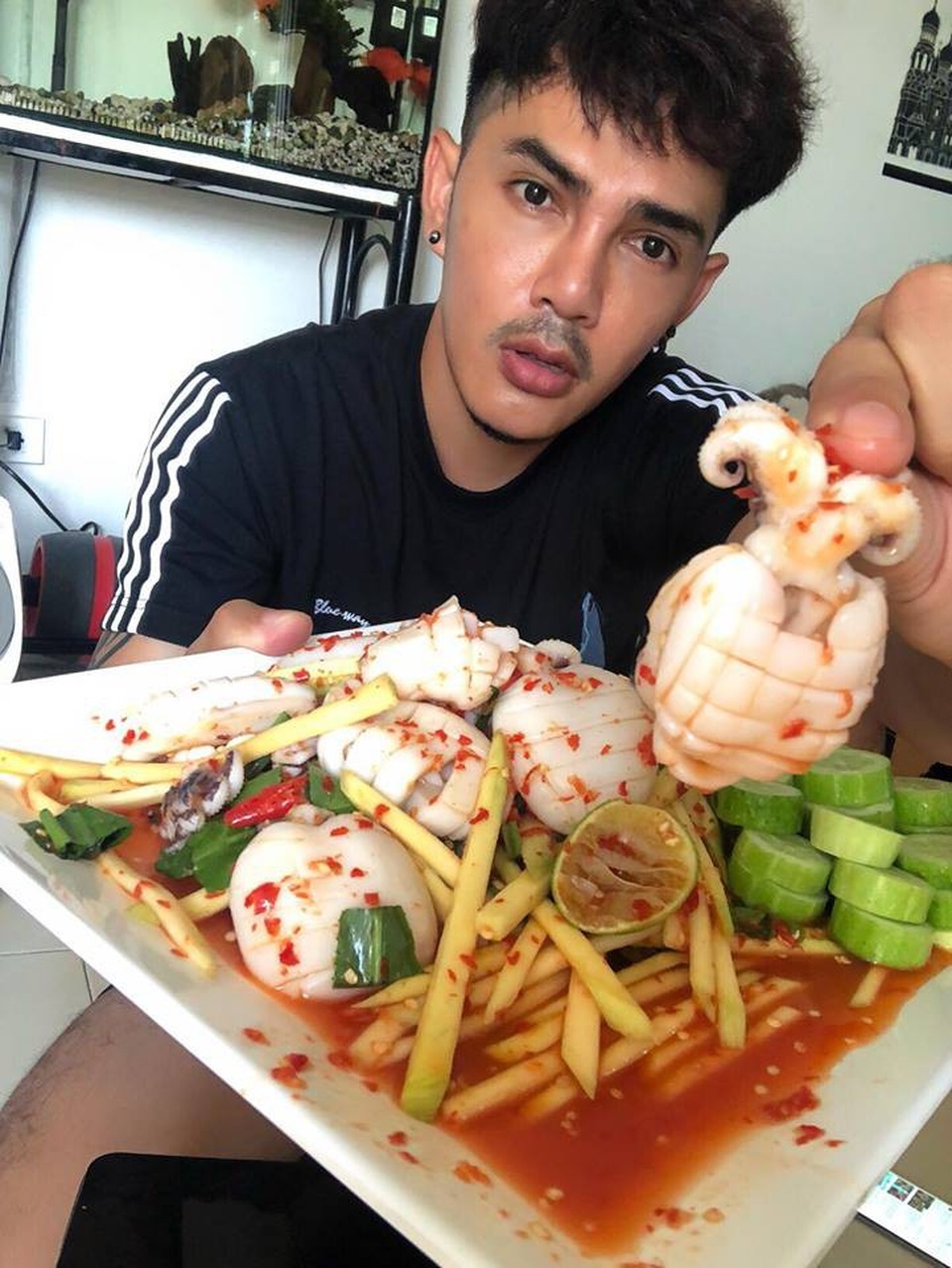 "Hotboy chuyên ăn cay" chia sẻ món chanh mắm đường khiến người xem "ứa nước miếng" - 6 Các món ăn của Maunghong luôn xuất hiện rất nhiều ớt, nên người ta gọi anh là thánh ăn cay