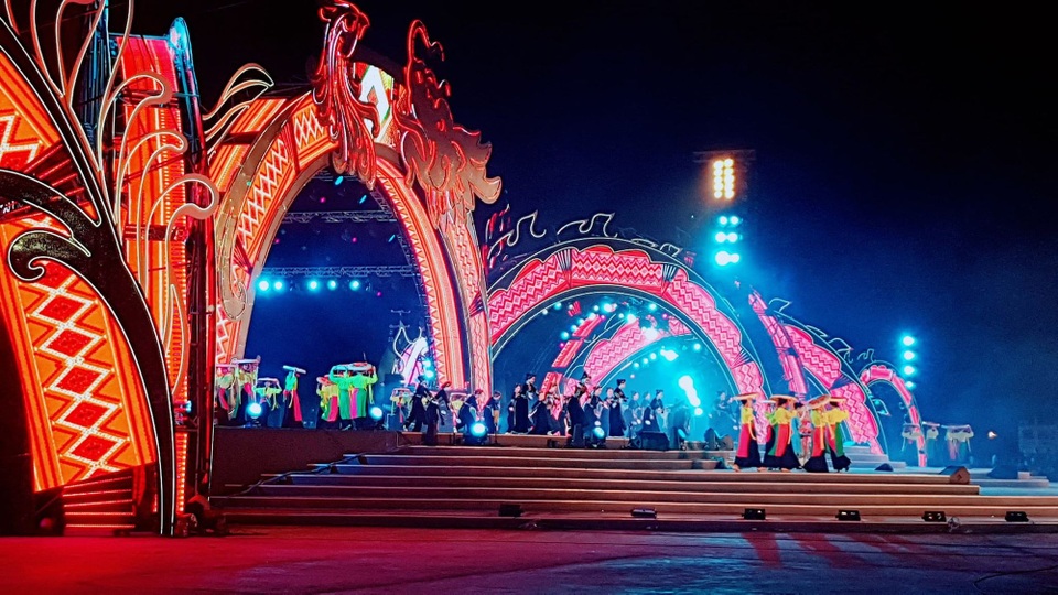 Rực rỡ sắc màu lễ Khai mạc “Năm Du lịch quốc gia 2018 - Hạ Long, Quảng Ninh” - 7 Rực rỡ sắc màu lễ Khai mạc “Năm Du lịch quốc gia 2018 - Hạ Long, Quảng Ninh” - 7