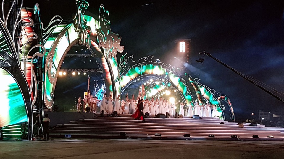 Rực rỡ sắc màu lễ Khai mạc “Năm Du lịch quốc gia 2018 - Hạ Long, Quảng Ninh” - 3 Sân khấu được thiết kế hoành tráng, rực rỡ, độc đáo
