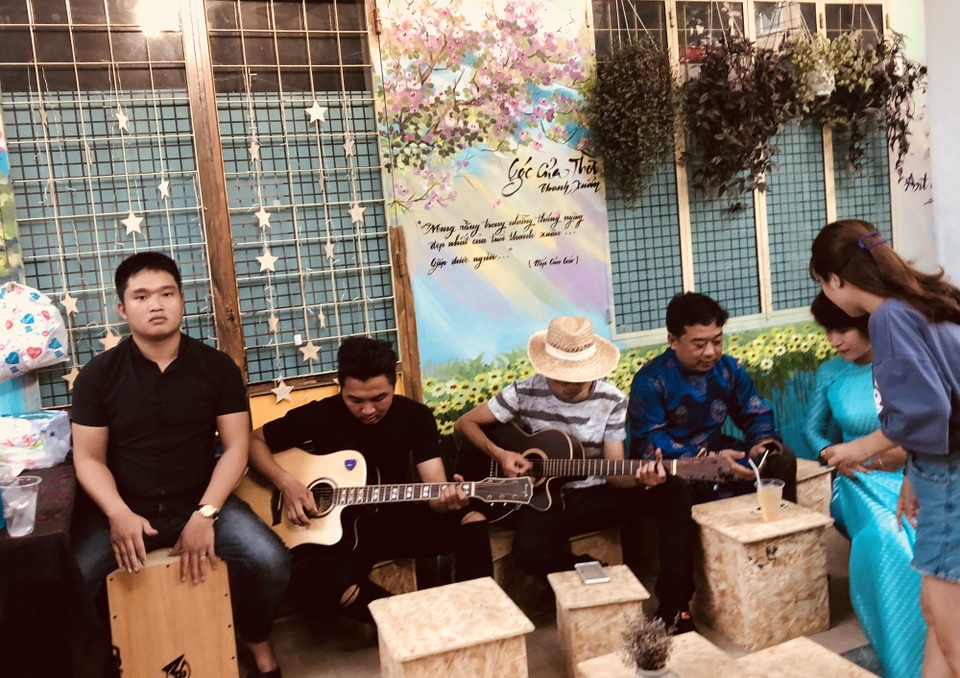 Một điểm dừng chân lãng mạn trong làng bích họa