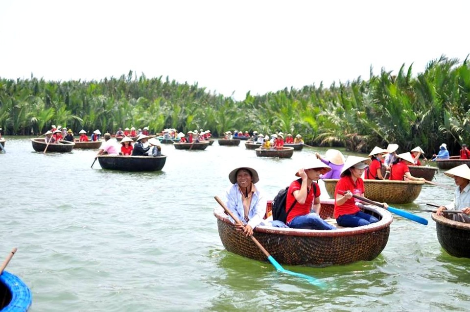 Du khách đến Hội An tăng mạnh dịp lễ 30/4-1/5 - 8 Du khách đến Hội An tăng mạnh dịp lễ 30/4-1/5 - 8