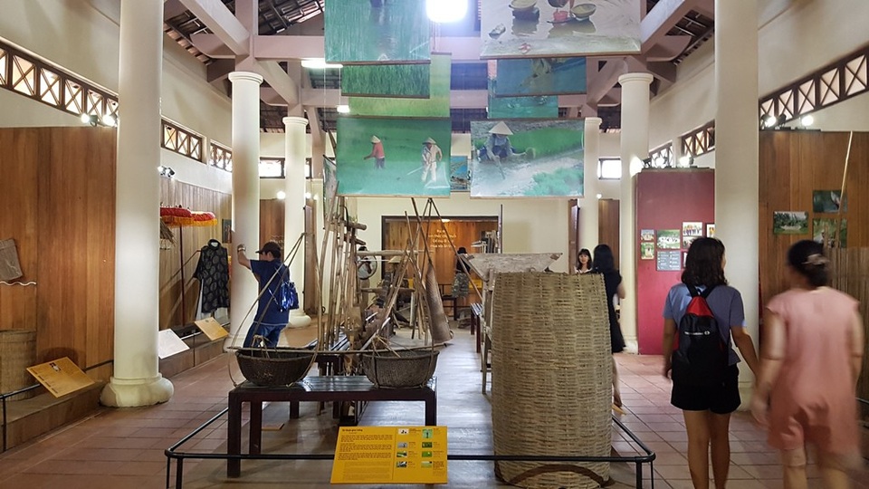 Độc đáo “Chợ quê ngày hội” cầu ngói Thanh Toàn - 8 Nhà trưng bày nông cụ