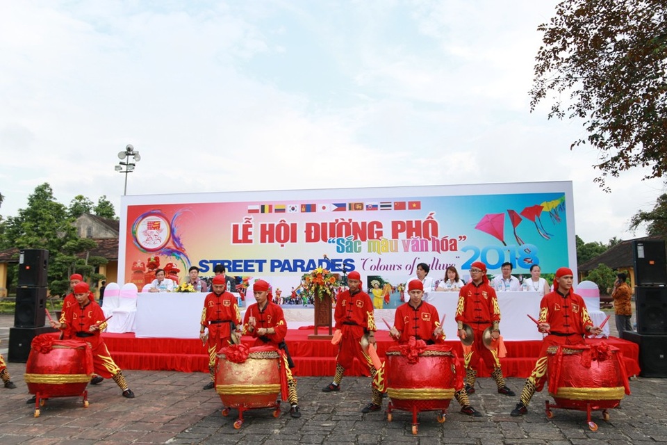 Buổi khai mạc Lễ hội Quảng diễn đường phố tại Cung An Định