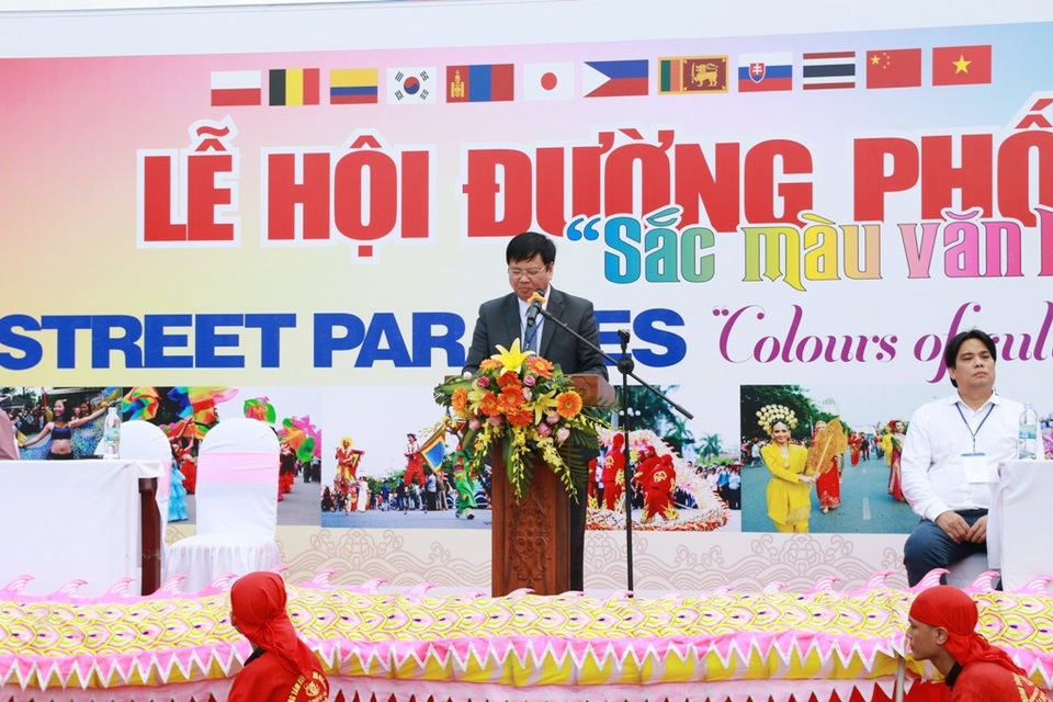 Người dân, du khách đổ ra đường xem Lễ hội quảng diễn đường phố - 5