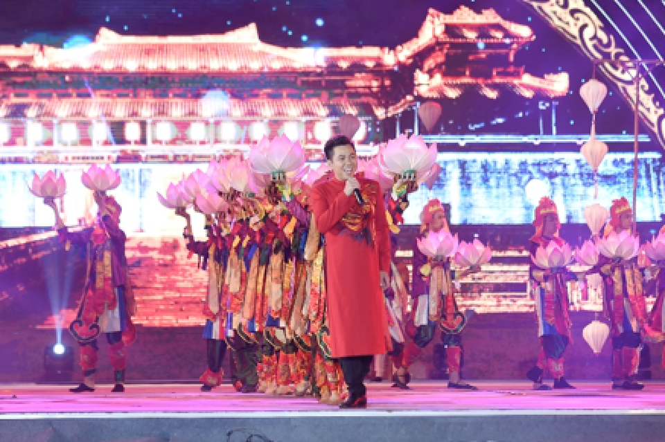 Hạ Long “bùng nổ” với bữa tiệc âm nhạc đêm Carnaval 2018 - 3